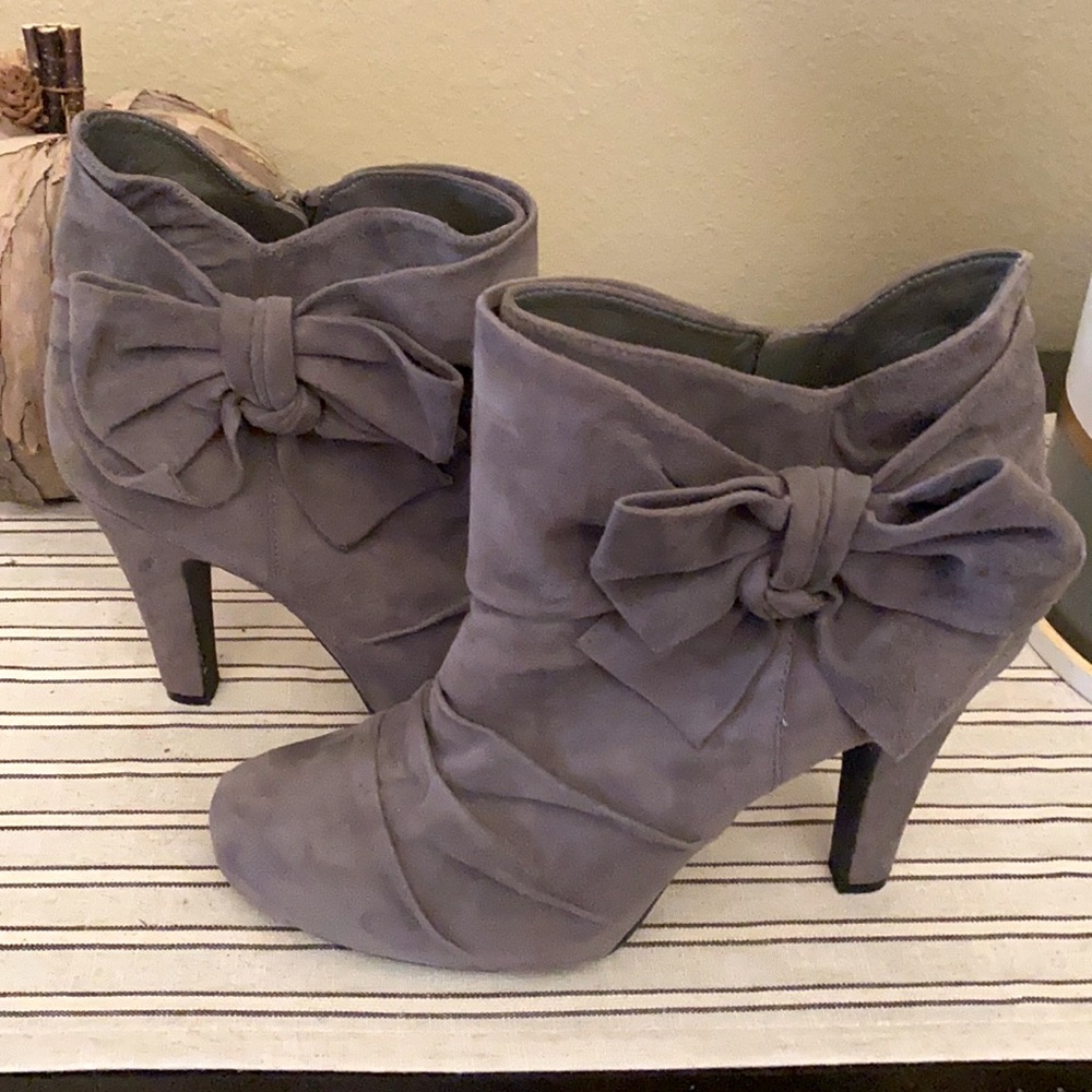 Gianni Bini Bow Booties